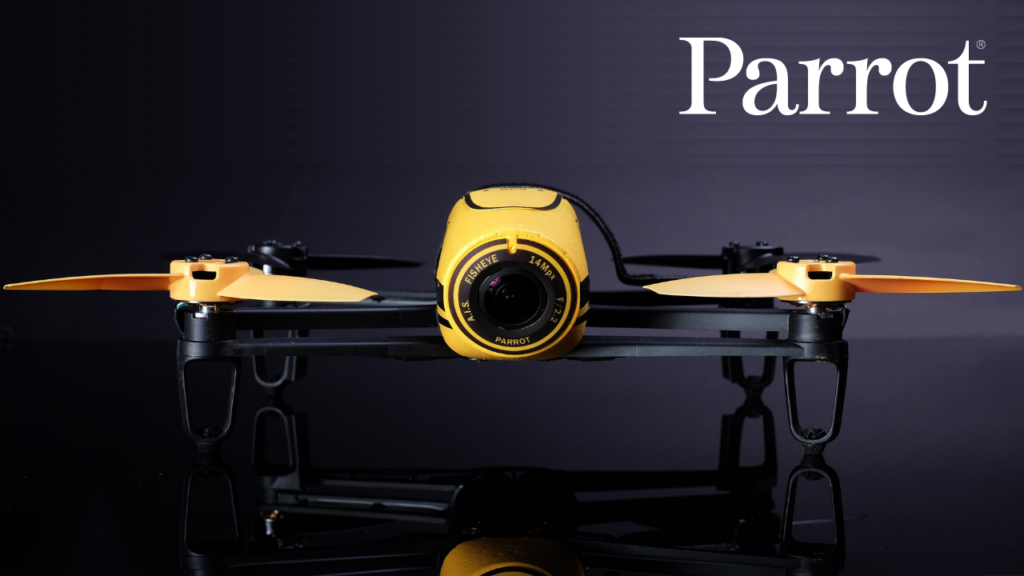 EasyFeedback Dron color amarillo en un fondo negro